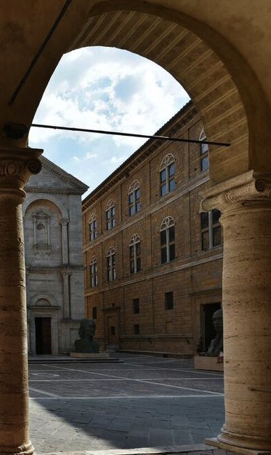 palazzo piccolomini